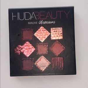 HudaBeauty Mauve Pallette